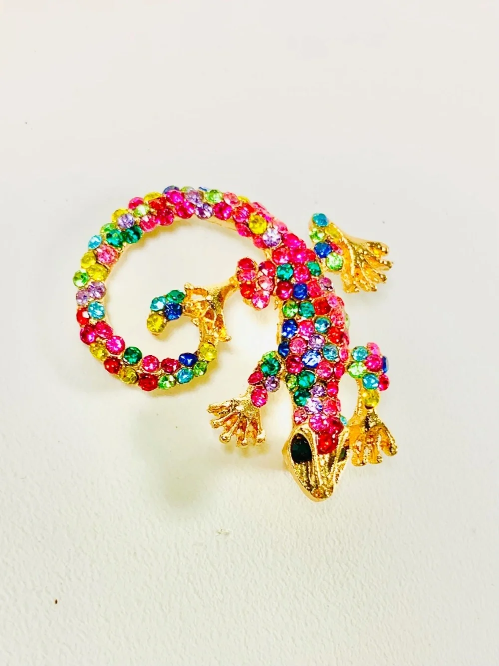 Sparkly Multicolored Rhinestone Gekco Lizard Novelty Brooch Pin Pink Gold-tone